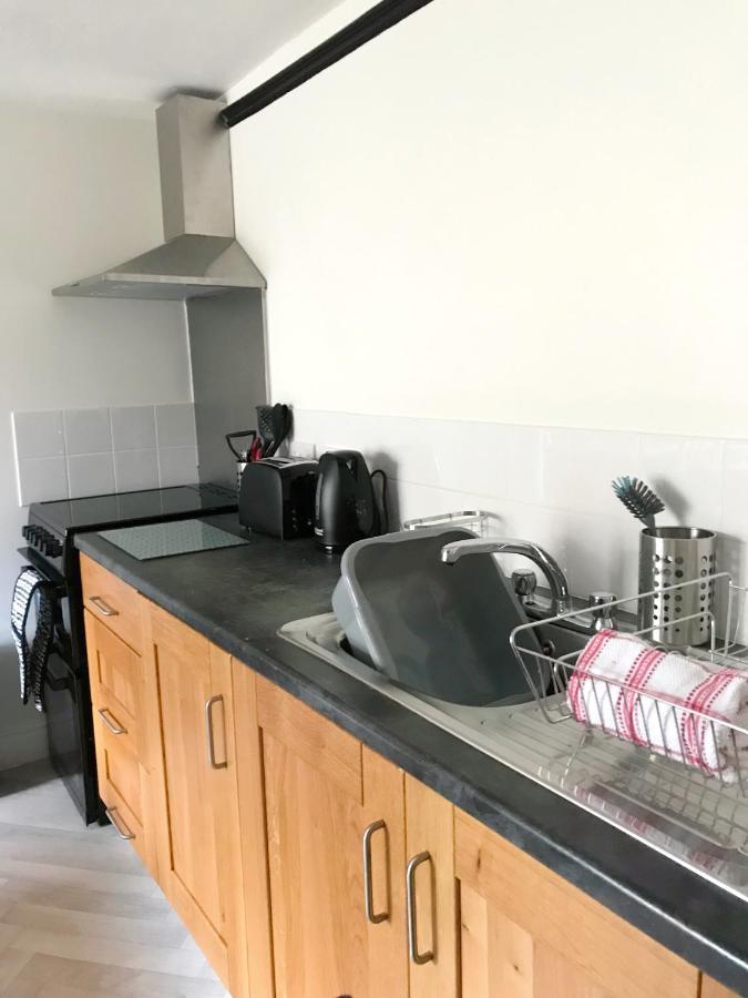 The Beach Hut - 1 Bedroom Apartment Near The Beach บอร์นมัธ ภายนอก รูปภาพ