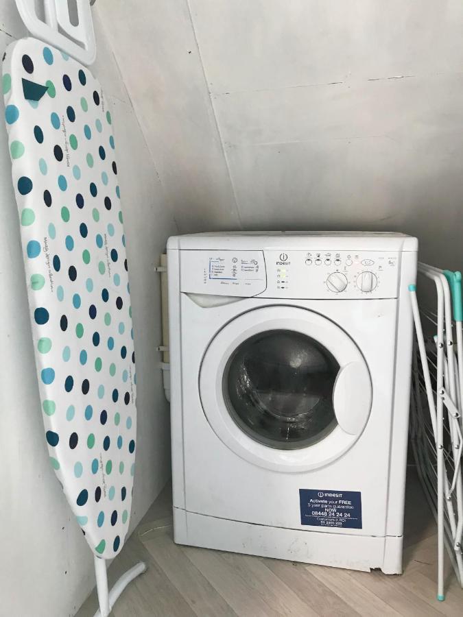 The Beach Hut - 1 Bedroom Apartment Near The Beach บอร์นมัธ ภายนอก รูปภาพ