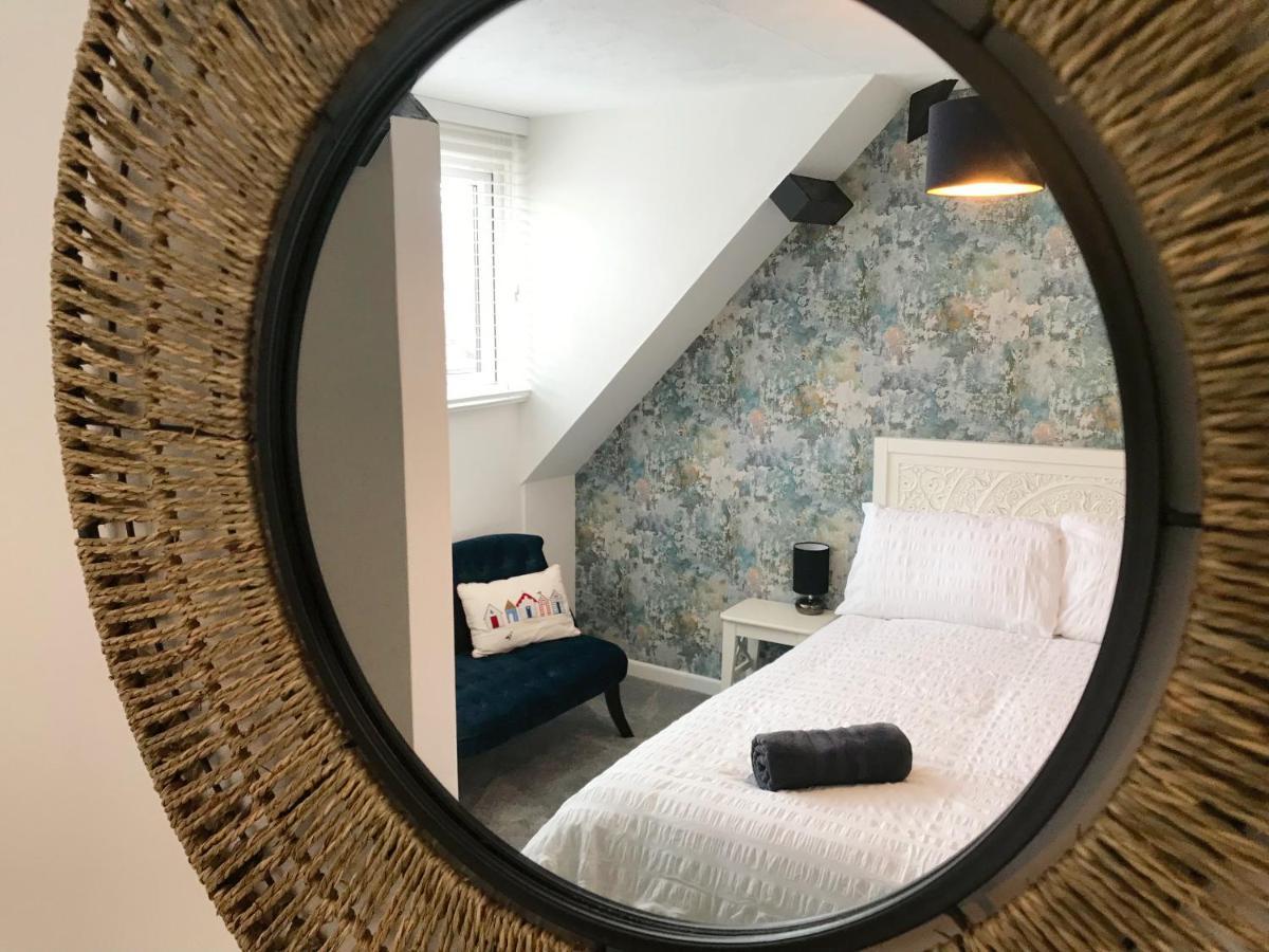 The Beach Hut - 1 Bedroom Apartment Near The Beach บอร์นมัธ ภายนอก รูปภาพ